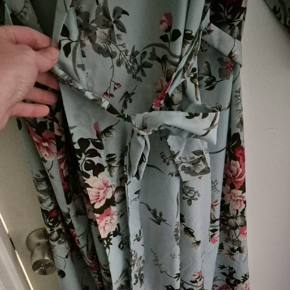 Floral Kimono Style Robe in Light Blue Fits Size 3x-5x - Picture 2 of 4